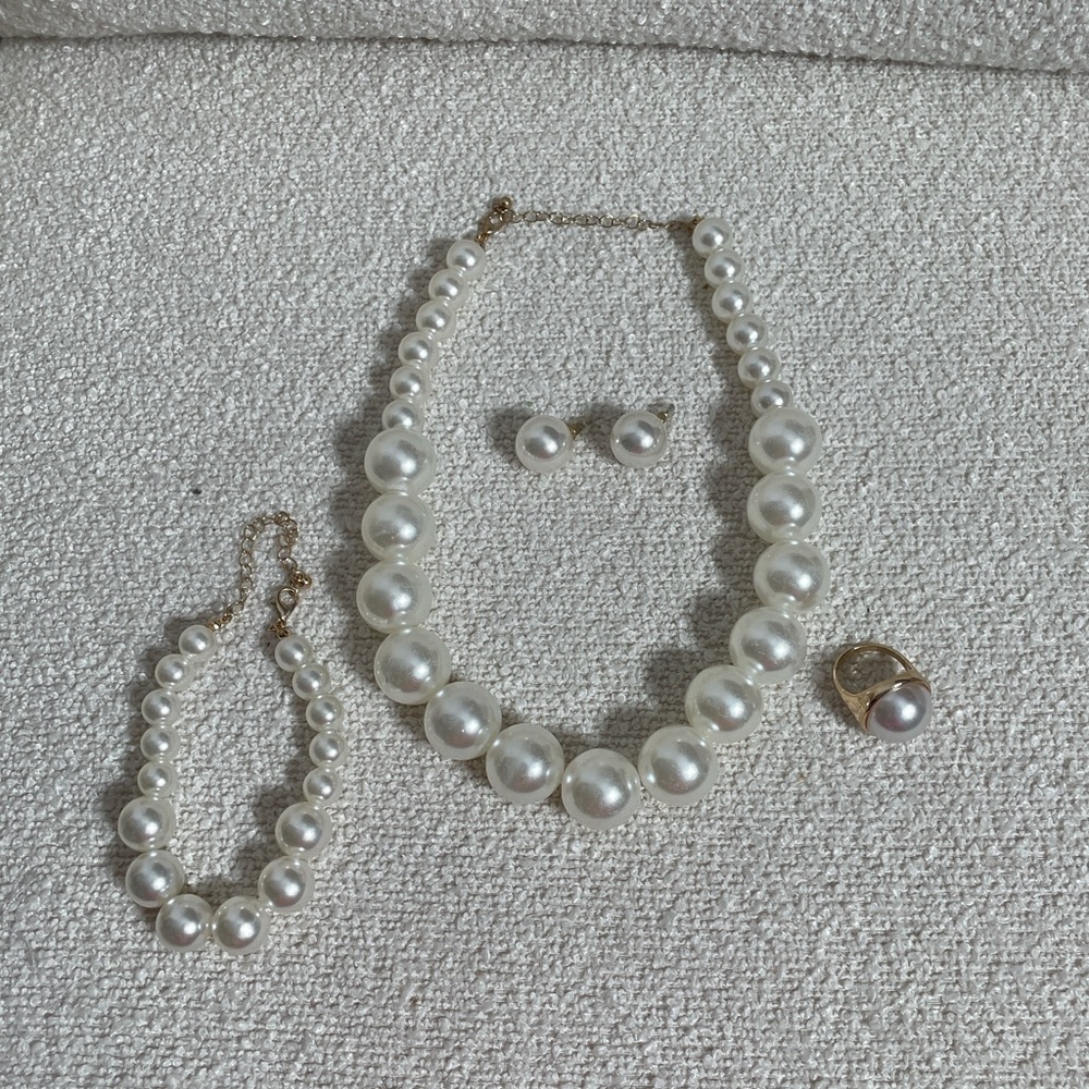 3 Piece Pearl Necklace Bracelet‎ Ring Set Gold Tone Hardware